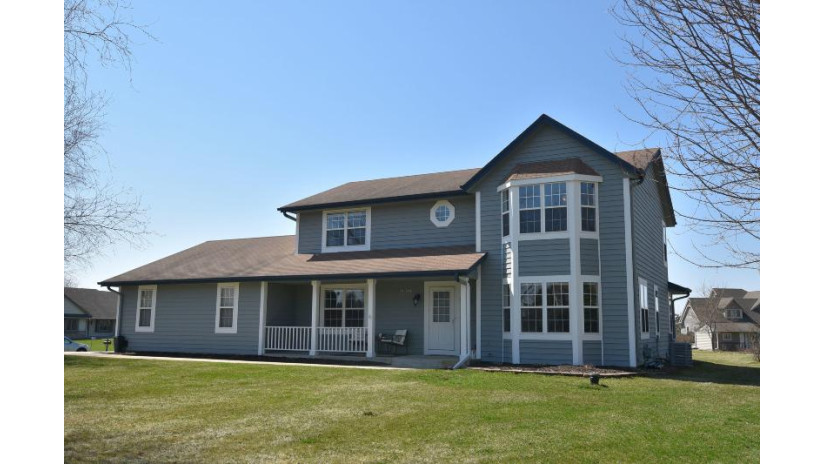 W275N7217 Glacier Pass Merton, WI 53029 by First Weber Inc- Mequon $459,900