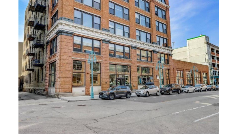 239 E Chicago St 406 Milwaukee, WI 53202 by M3 Realty $329,900