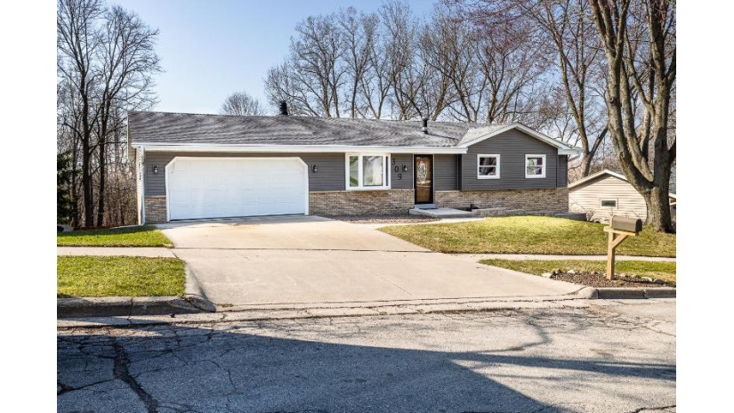 309 Barbie Dr West Bend, WI 53090 by Tyrealty LLC $279,900