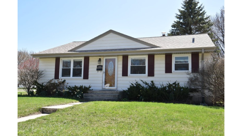 121 Spring St Grafton, WI 53024 by Shorewest Realtors $249,900