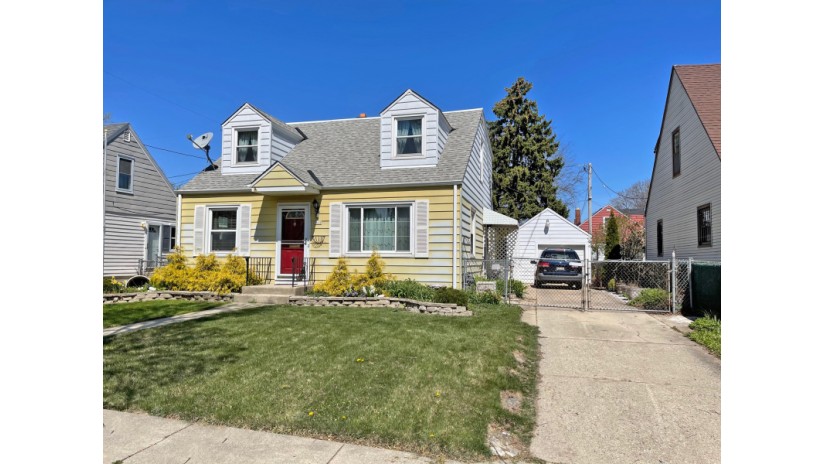 5610 W Custer Ave Milwaukee, WI 53218 by Shorewest Realtors $110,000