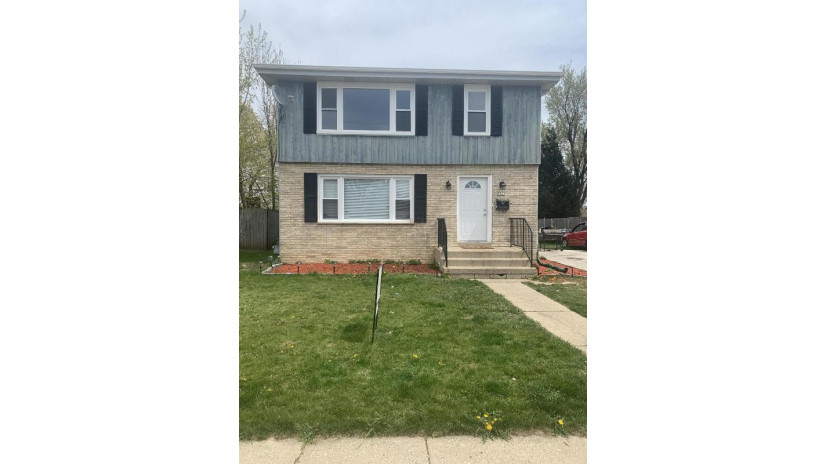 3823 29th Ave UPPER Kenosha, WI 53140 by The Real Estate Elite $1,250