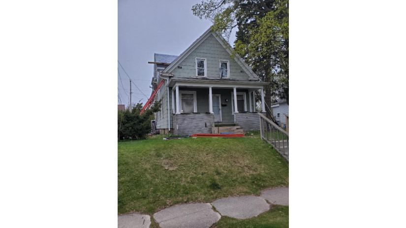 228 Lincoln Ave Sheboygan, WI 53081 by Coldwell Banker Werner & Assoc $59,900