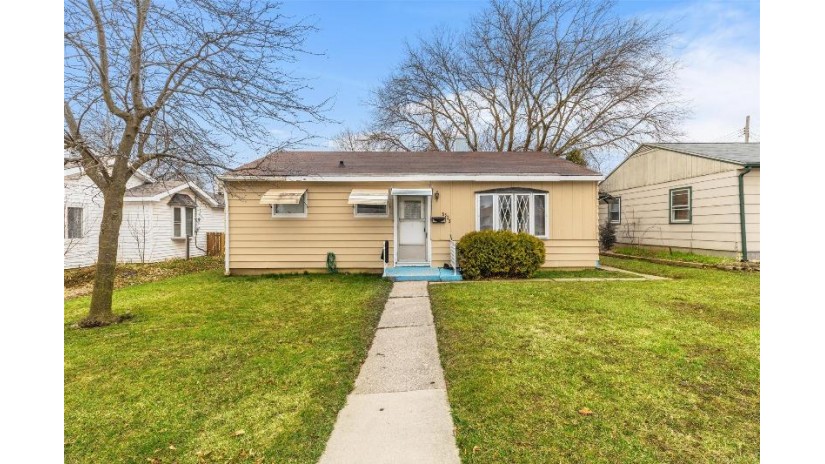 6322 W Morgan Ave Milwaukee, WI 53220 by Century 21 Affiliated - Delafield $110,000