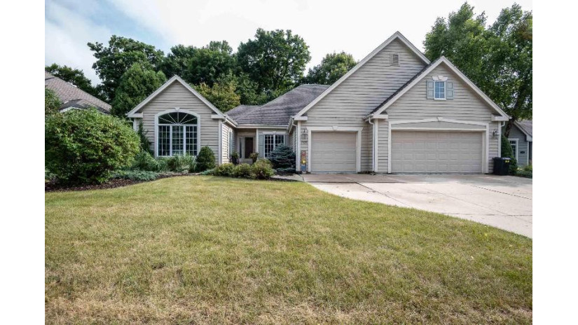 N34W7525 Lincoln Blvd Cedarburg, WI 53012 by Standard Real Estate Services, LLC $499,999