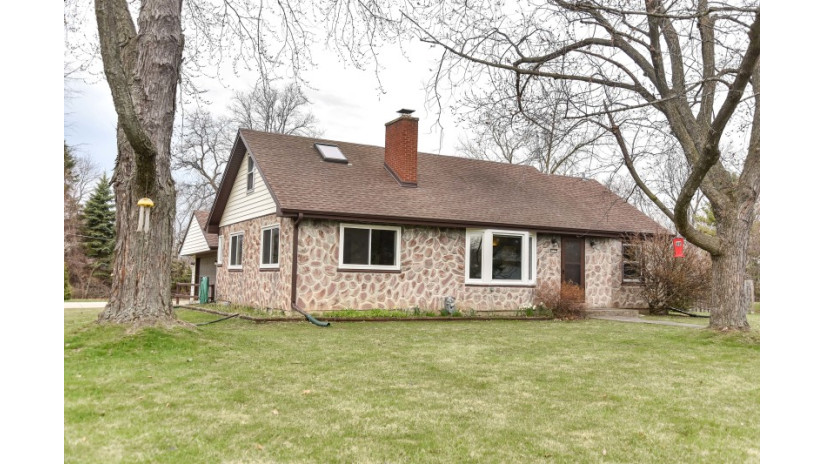 4947 S 33rd St Greenfield, WI 53221 by Shorewest Realtors $220,000