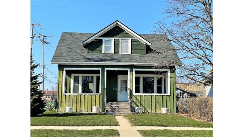 828 Madison Ave South Milwaukee, WI 53172 by Jon Michals Realty, LLC $149,900