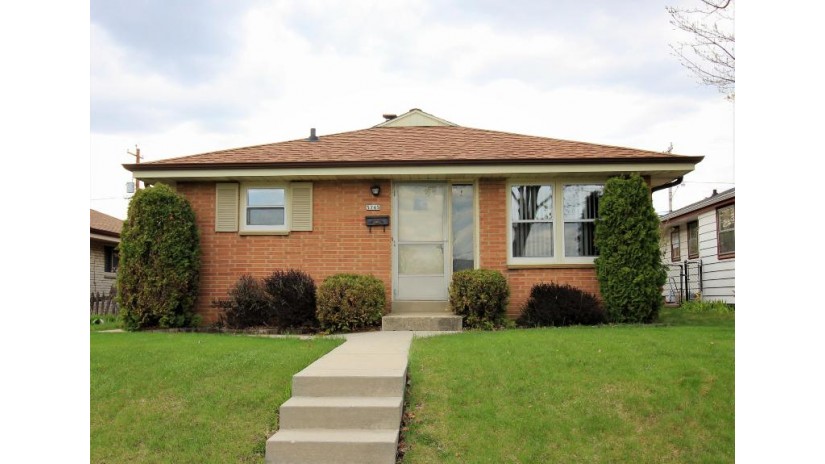 5745 N 98th St Milwaukee, WI 53225 by Vylla Home $137,500