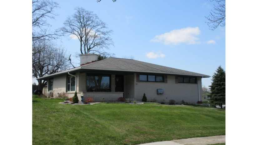 1214 N 30th St Sheboygan, WI 53081 by Shorewest Realtors $219,900