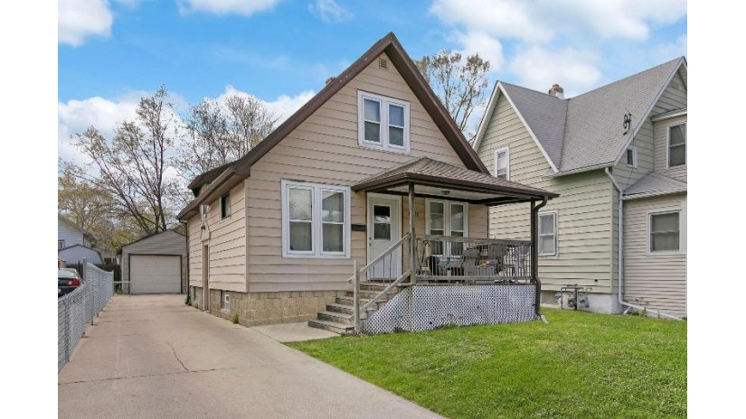 6222 32nd Ave Kenosha, WI 53142 by RE/MAX Newport $139,900