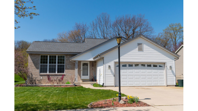 304 Stonebrook Dr Waukesha, WI 53186 by Shorewest Realtors $345,000