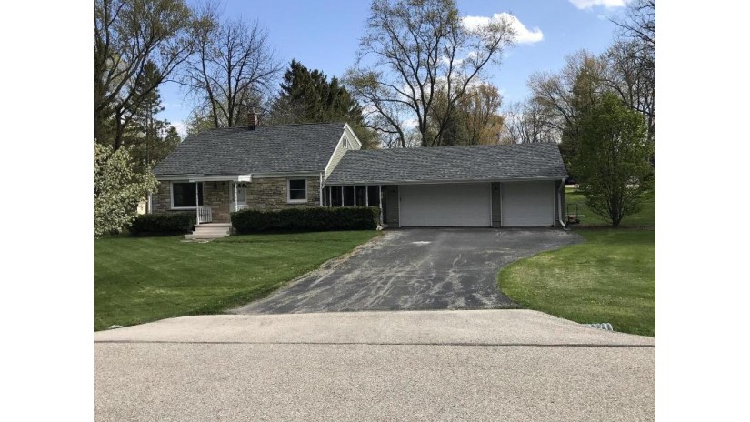 18325 Bolter Ln Brookfield, WI 53045 by Guardian Investment Real Estate Co., Inc. $329,900