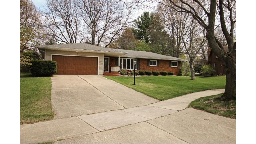17 Dumont Cir Madison, WI 53711 by Coldwell Banker River Valley, REALTORS $399,900