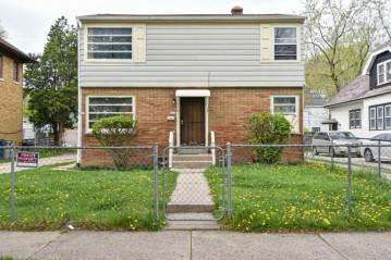 3809 N 39th St, Milwaukee, WI 53216-3024