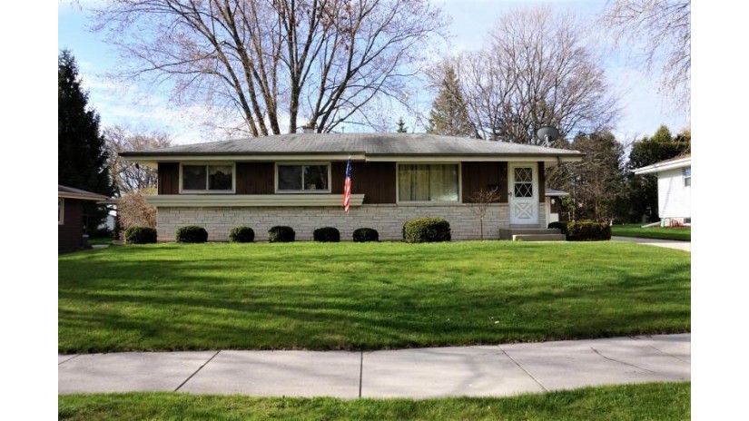 215 W James Dr Port Washington, WI 53074 by Realty Executives Choice $229,900