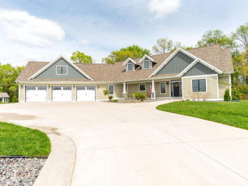 N7042 Pedretti St, Holland, WI 54636-0000