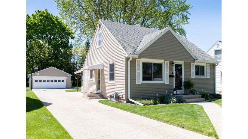 3637 S 80th St Milwaukee, WI 53220 by Homestead Realty, Inc $204,900