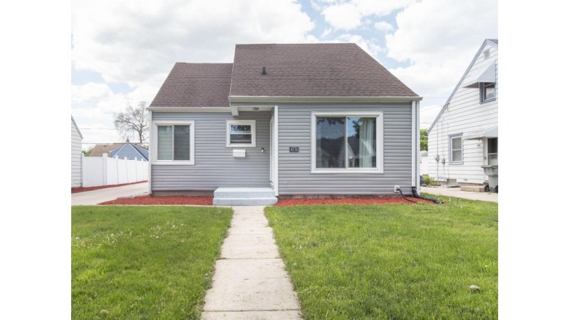 4731 W Sumac Pl Milwaukee, WI 53219 by Modern MilwauKey Real Estate LLC $199,000