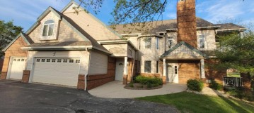 3163 S Toldt Pkwy, West Allis, WI 53227-395