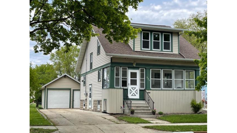 225 E 9th St Fond Du Lac, WI 54935 by Coldwell Banker Realty $150,000