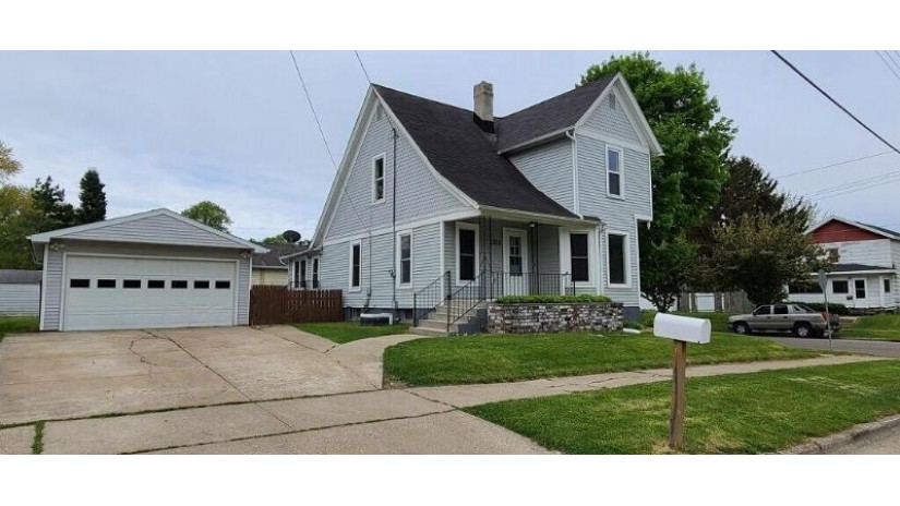1321 Laurel Ave Janesville, WI 53548 by Platner Realty $169,900