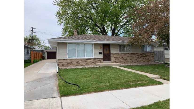 1670 Echo Ln Racine, WI 53406 by RE/MAX Newport $185,000