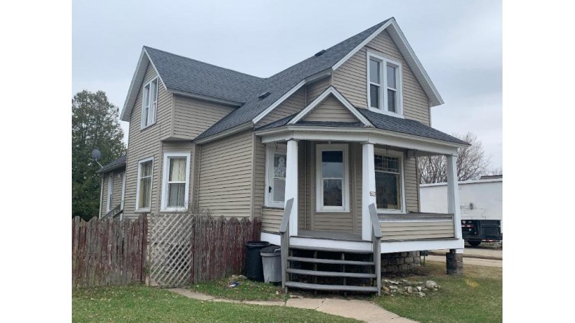 423 2nd St Menominee, MI 49858 by Broadway Real Estate $89,900