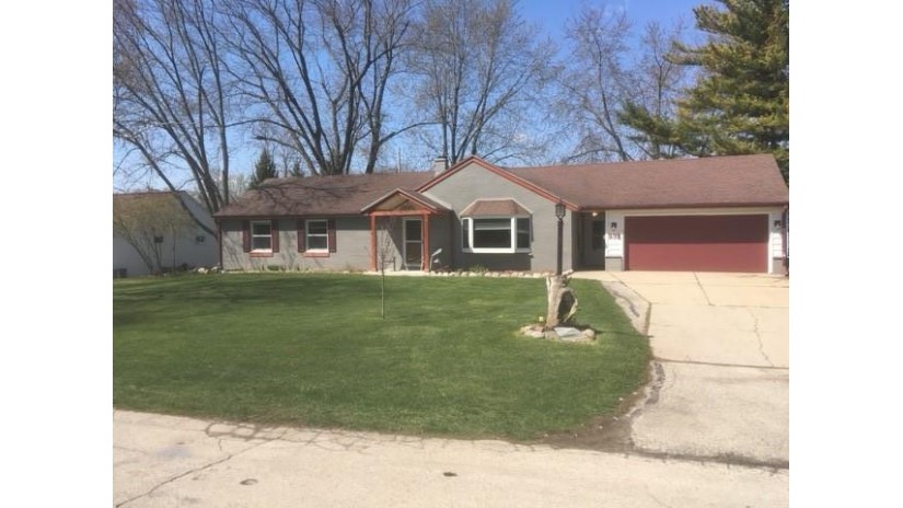 231 Park Crest Dr Thiensville, WI 53092 by Coldwell Banker Realty $324,900