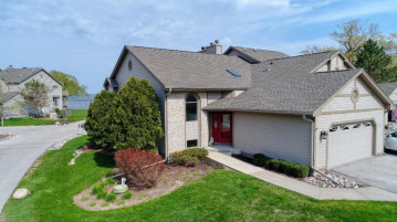 N24W30415 Crystal Springs Dr 5, Delafield, WI 53072