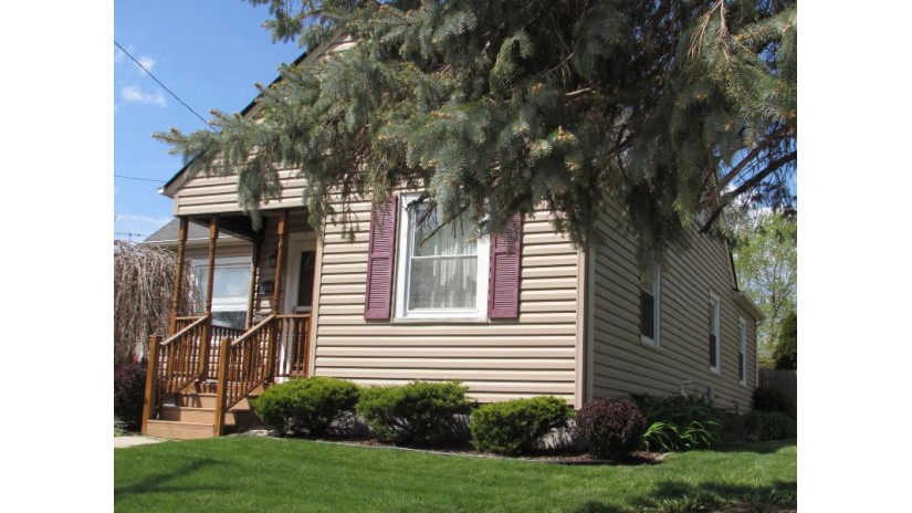 488 W State St Burlington, WI 53105 by Keefe Real Estate, Inc. $199,900