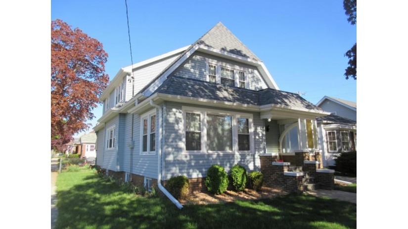 2120 Ashland Ave LOWER Racine, WI 53403 by Berkshire Hathaway HomeServices Metro Realty-Racin $1,250