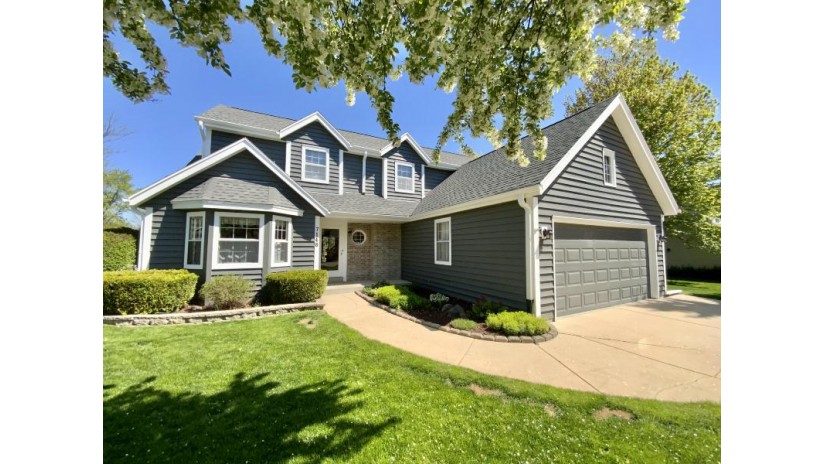 7148 W Woodbury Dr Franklin, WI 53132 by Lake Country Flat Fee $374,900