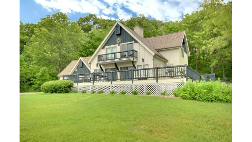 W7544 Castle Heights Dr Holland, WI 54636 by Cindy Gerke & Associates $579,500