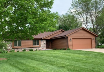 4610 S Caldwell Ct, New Berlin, WI 53151-9255