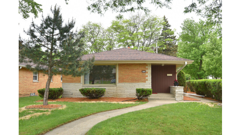 8747 W Appleton Ave Milwaukee, WI 53225 by Shorewest Realtors $159,900