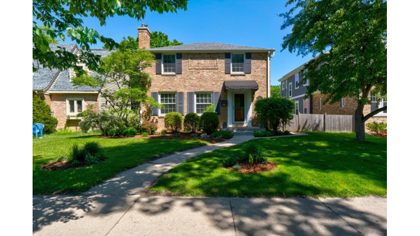 5254 N Hollywood Ave Whitefish Bay, WI 53217 by Shorewest Realtors $479,900