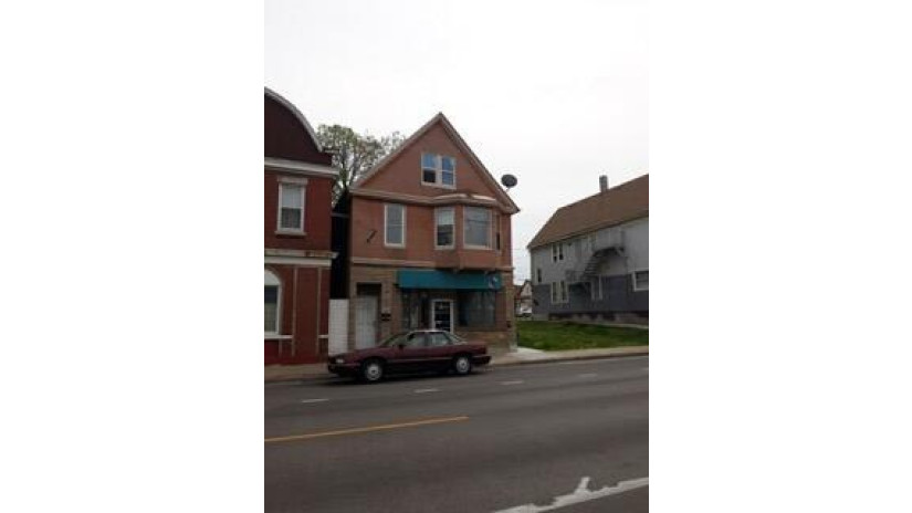 1505 W Lincoln Ave Milwaukee, WI 53215 by Homestead Realty, Inc $129,900