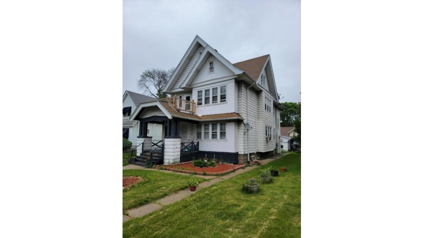 2560 N 49th St 2562 Milwaukee, WI 53210 by Smart Asset Realty Inc $110,000