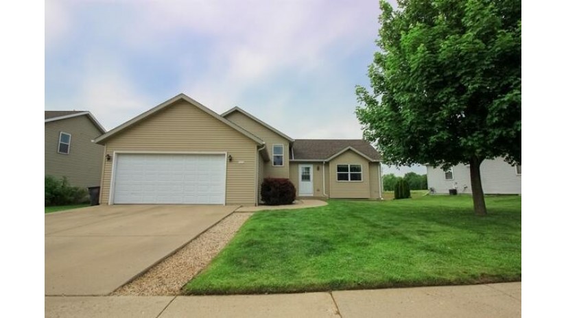 1218 Peninsula Ln Whitewater, WI 53190 by Tincher Realty $229,900