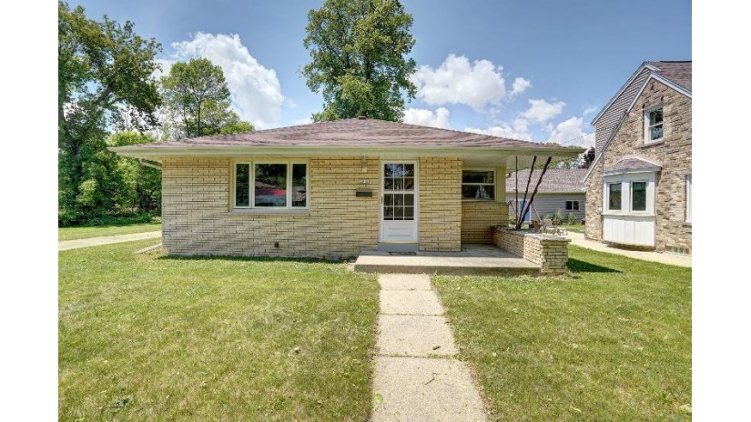 3941 S Troy Ave Saint Francis, WI 53235 by Coldwell Banker Realty -Racine/Kenosha Office $199,900