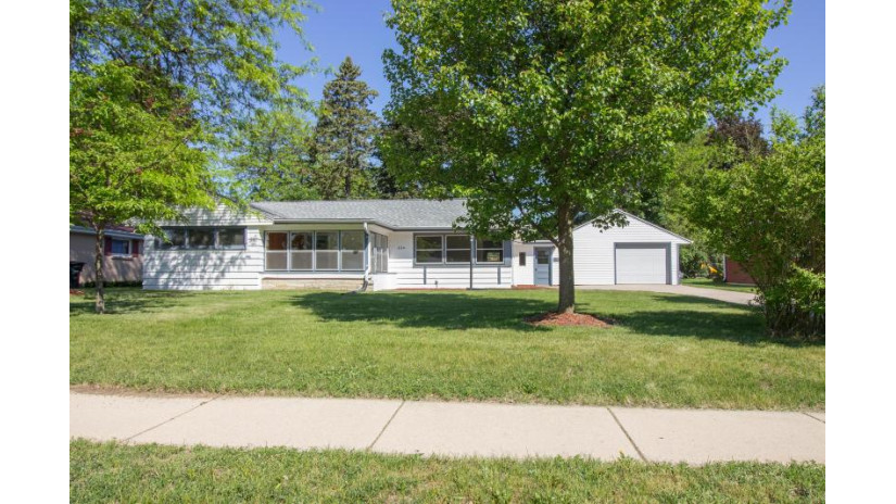 624 Pine St Mukwonago, WI 53149 by Emily Hervieux, Independent Broker $239,000