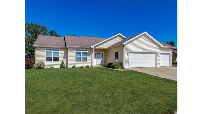 211 Betzer Rd Delavan, WI 53115 by T3 Realty, LLC $296,600