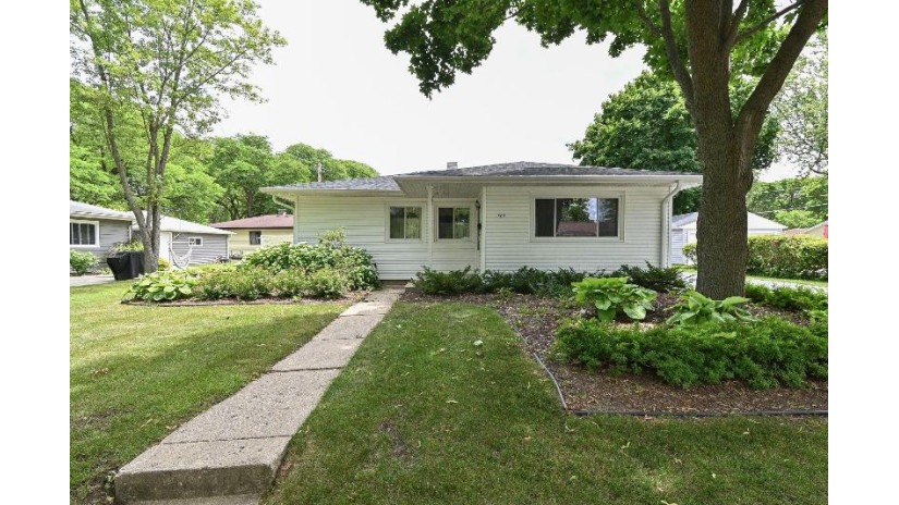 363 Western Ave Waukesha, WI 53188 by First Weber Inc - Waukesha $250,000