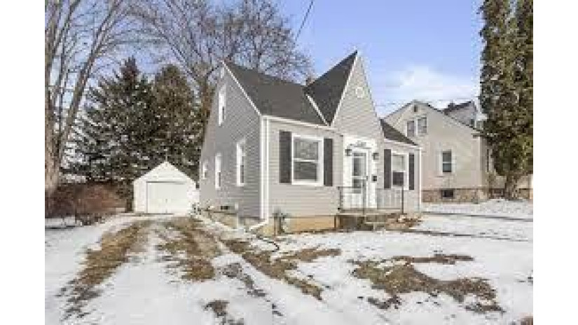 124 Monroe St Sheboygan Falls, WI 53085 by The Kramer Group LLC $142,000