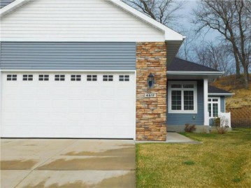 4517 Village Oaks Circle, Eau Claire, WI 54701