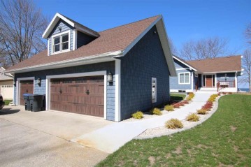 N8468 Minawa Beach Road, Taycheedah, WI 54937-6550