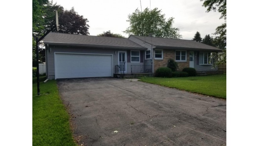 3924 S 21st St Manitowoc, WI 54220 by Heritage Real Estate $159,900