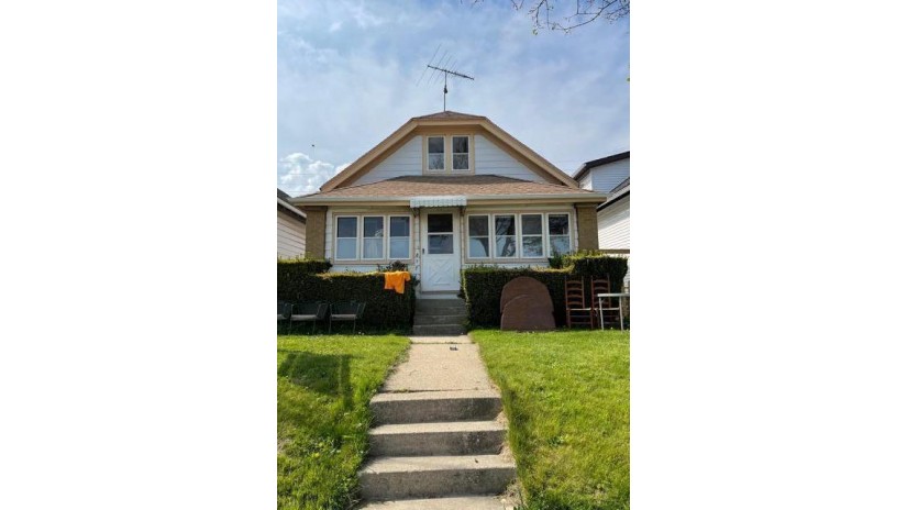 817 E Keefe Ave Milwaukee, WI 53212 by Lannon Stone Realty LLC $139,900