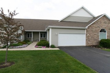 684 Waters Edge Dr, Whitewater, WI 53190