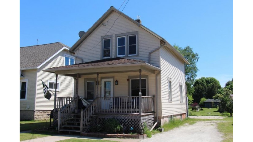 2309 16th St Two Rivers, WI 54241 by Coldwell Banker Real Estate Group~Manitowoc $44,900